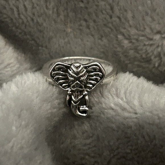 ❤️ 5 for $10 PRICE DROP
Elephant with Tusks Ring - Picture 1 of 3